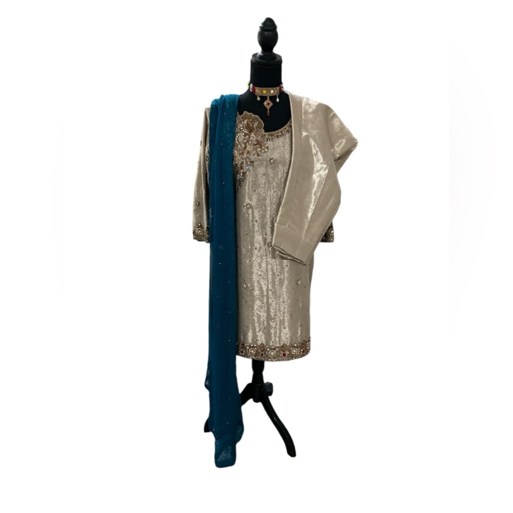 Pakistani Indian shalwar kameez kurta suit